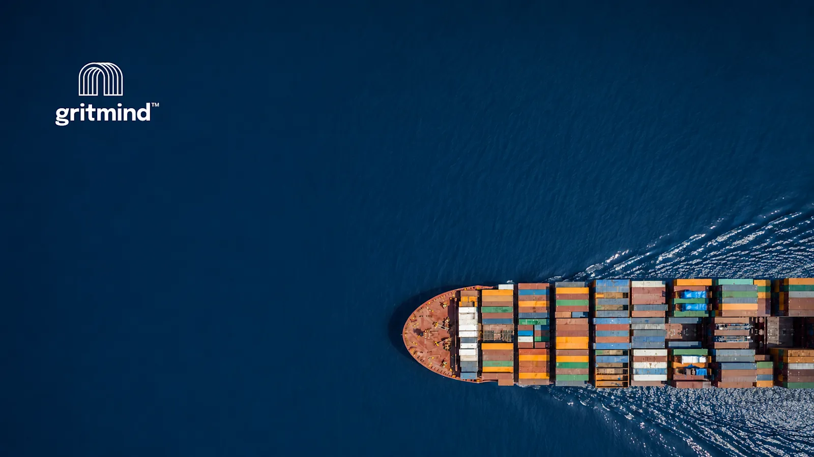 Aerial view of a container ship at sea, next to the Gritmind logo